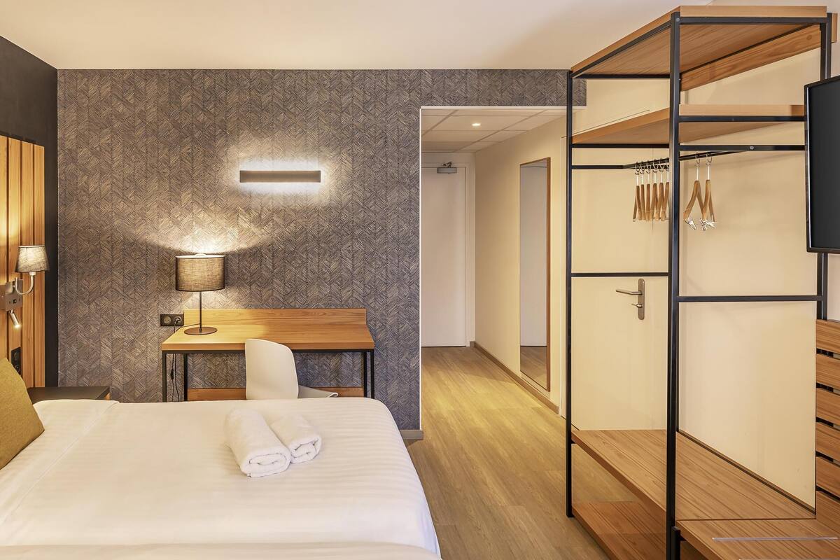 Literie de qualité supérieure, coffres-forts dans les chambres, bureau