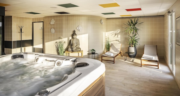 Sauna, bain à remous, hammam, massages
