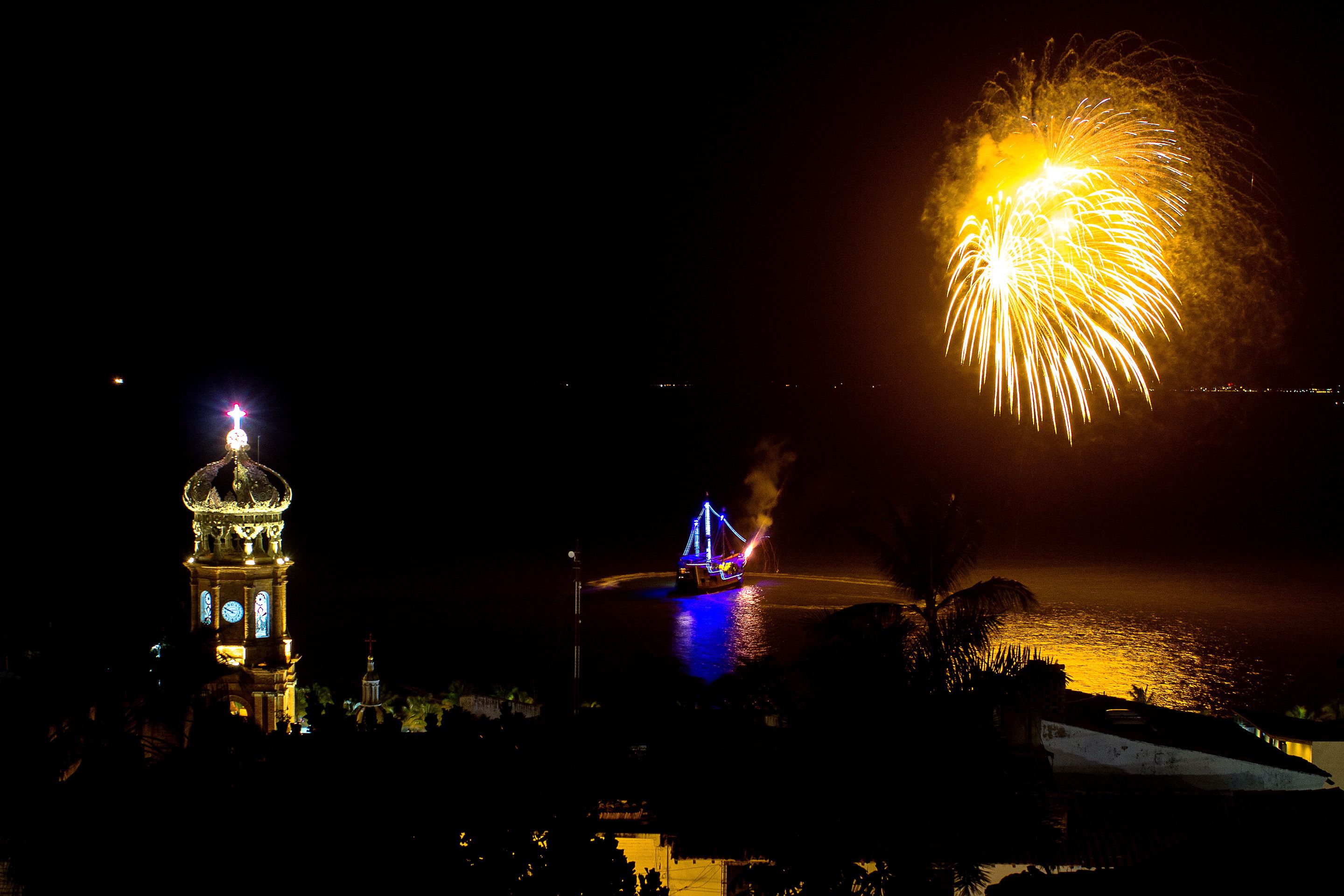 小型双人房（单人入住）, 1 张特大床, 使用泳池, 临海 | 客房景观