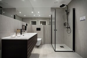 Double Room | Bathroom | Shower, eco-friendly toiletries, heated floors, towels