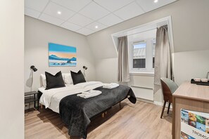 Double Room | Hypo-allergenic bedding, individually decorated, individually furnished - Enter Skansen Hotel (Tromsø)