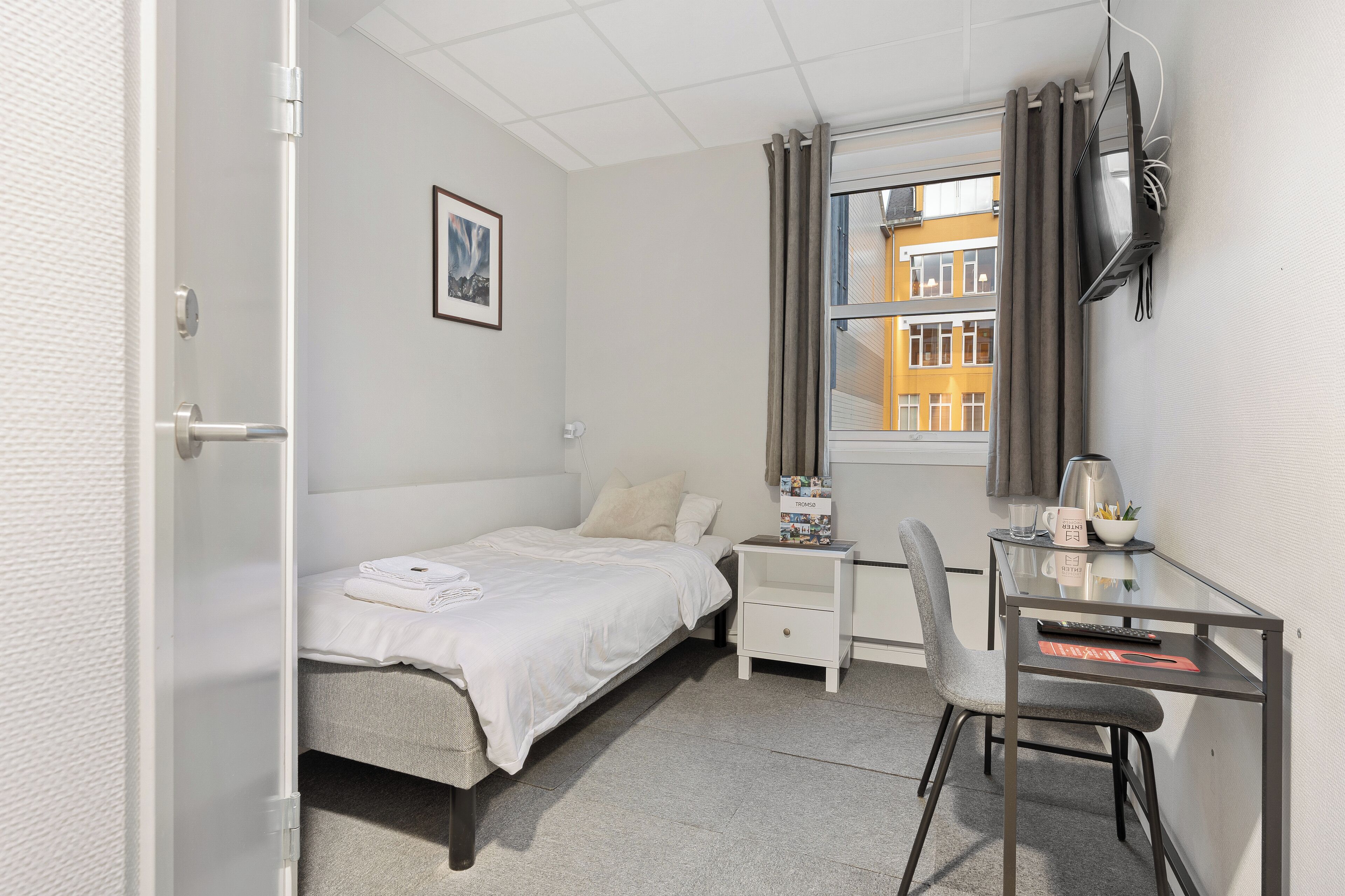 single room | individually decorated, individually furnished, free wifi, bed sheets