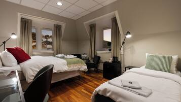 Basic Triple Room | Hypo-allergenic bedding, individually decorated, individually furnished