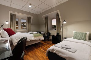 Basic Triple Room | Hypo-allergenic bedding, individually decorated, individually furnished