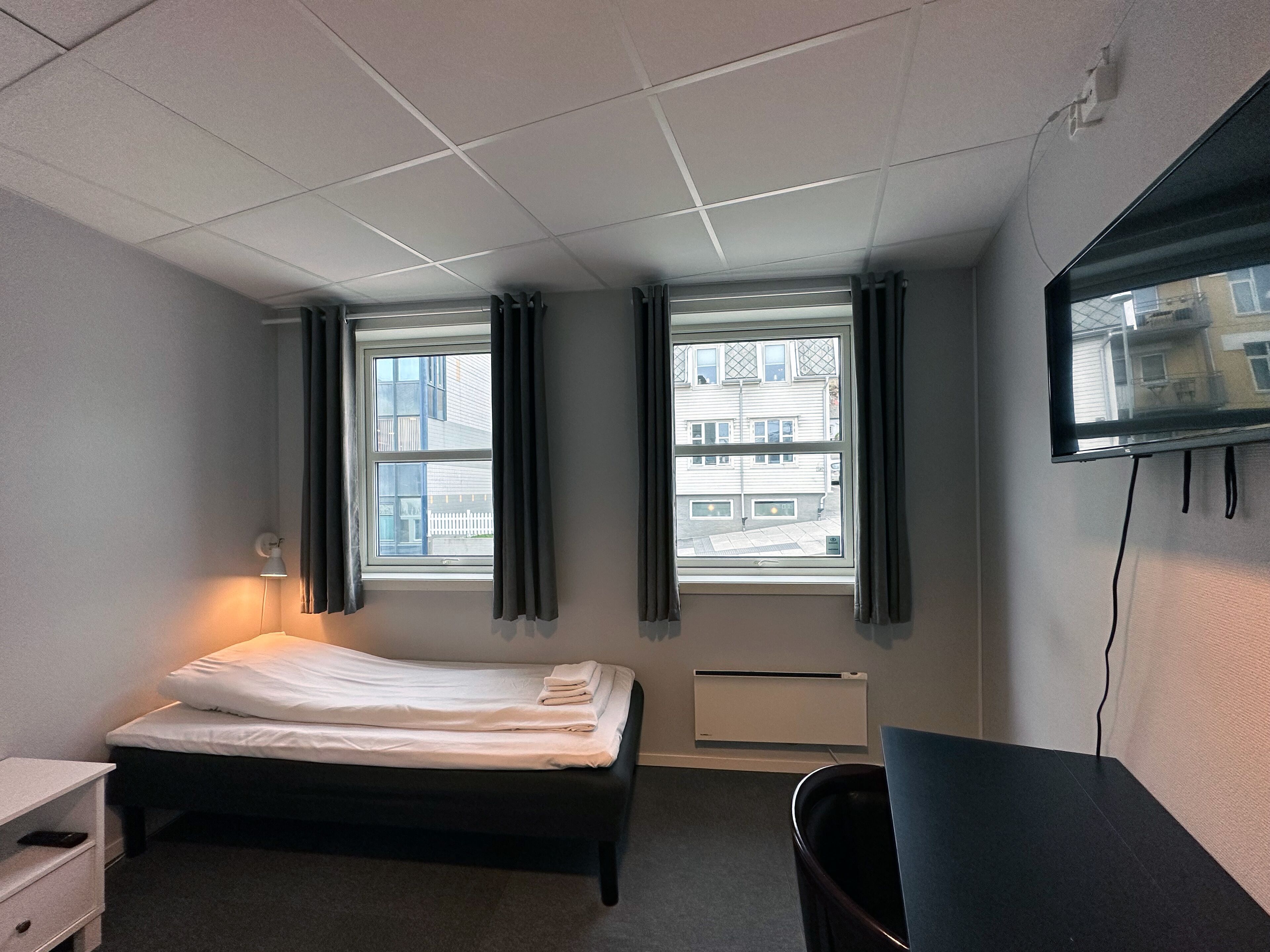 single room | individually decorated, individually furnished, free wifi, bed sheets