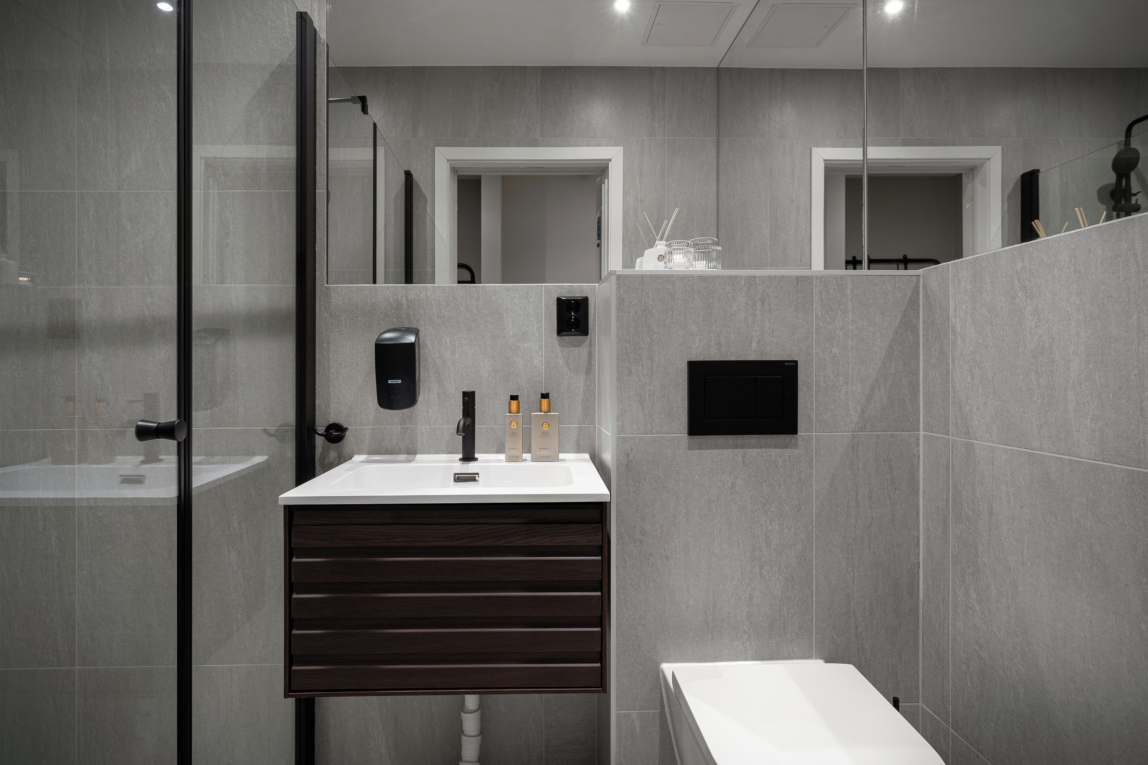 double room | bathroom | shower, eco-friendly toiletries, heated floors, towels