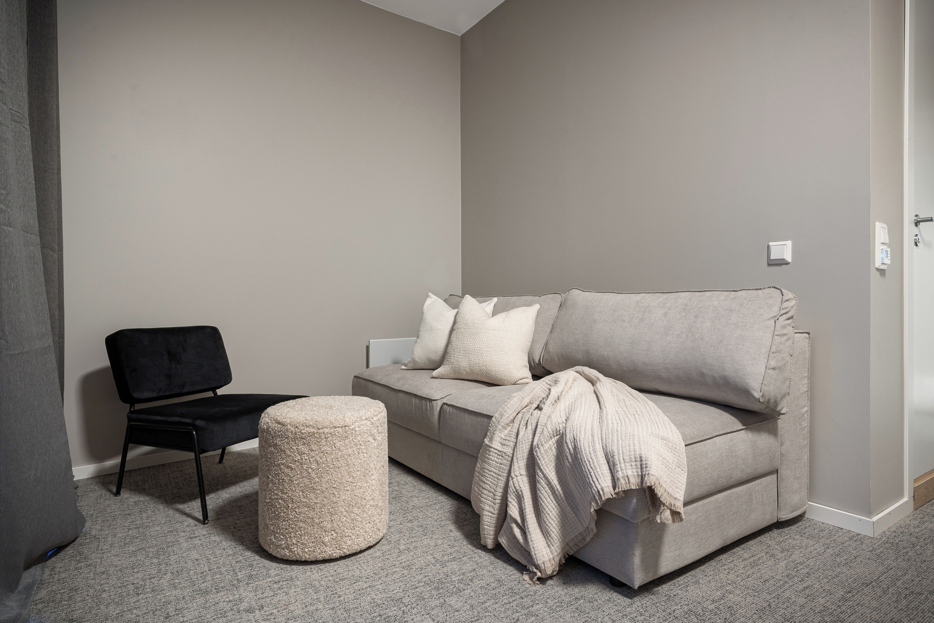 double room | living area | 42-inch flat-screen tv with cable channels, netflix, streaming services