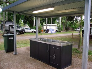 Outdoor dining - NRMA Cairns Holiday Park (Manunda)