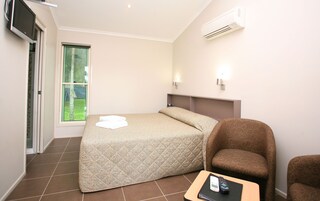 Ensuite Studio | Free WiFi, bed sheets