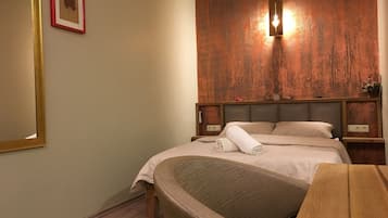 In-room safe, individually furnished, desk, laptop workspace