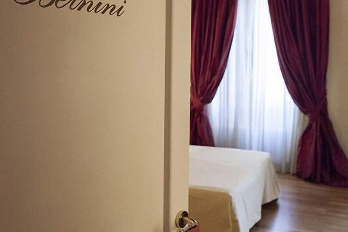 In-room safe, desk, rollaway beds (surcharge), WiFi (free)