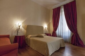 In-room safe, desk, rollaway beds, free WiFi - Relais al Senato (Rome)