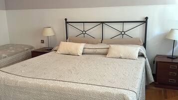 Classic Double or Twin Room, 1 Bedroom, Private Bathroom, Executive Level | 4 bedrooms, premium bedding, memory foam beds, in-room safe