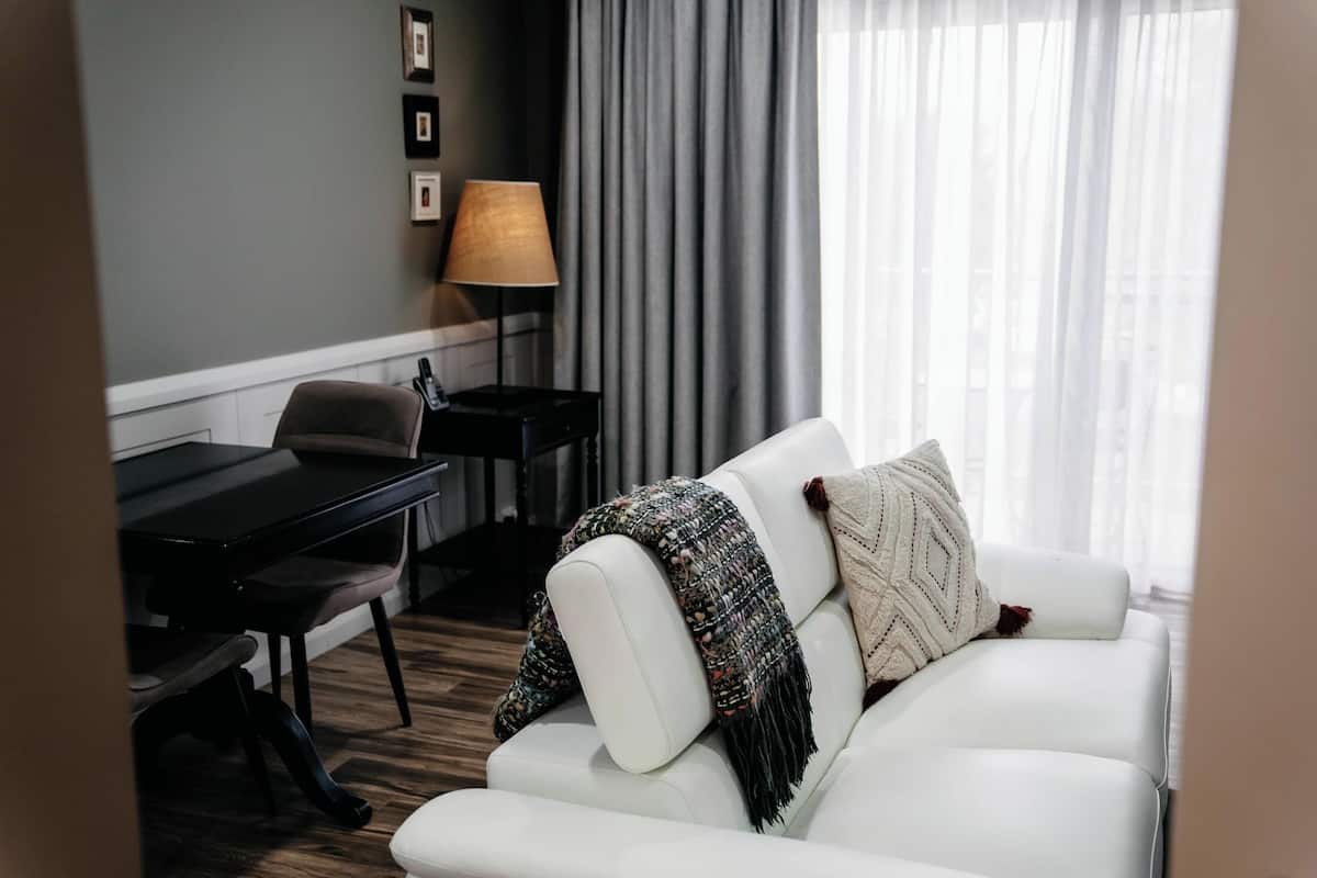 One Bedroom Suite (Balcony)