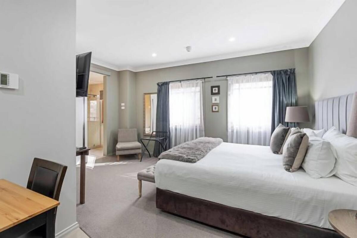 Premium bedding, pillowtop beds, minibar, blackout drapes