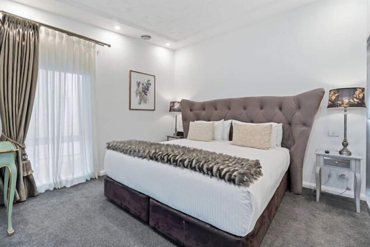 1 bedroom, premium bedding, pillow-top beds, minibar