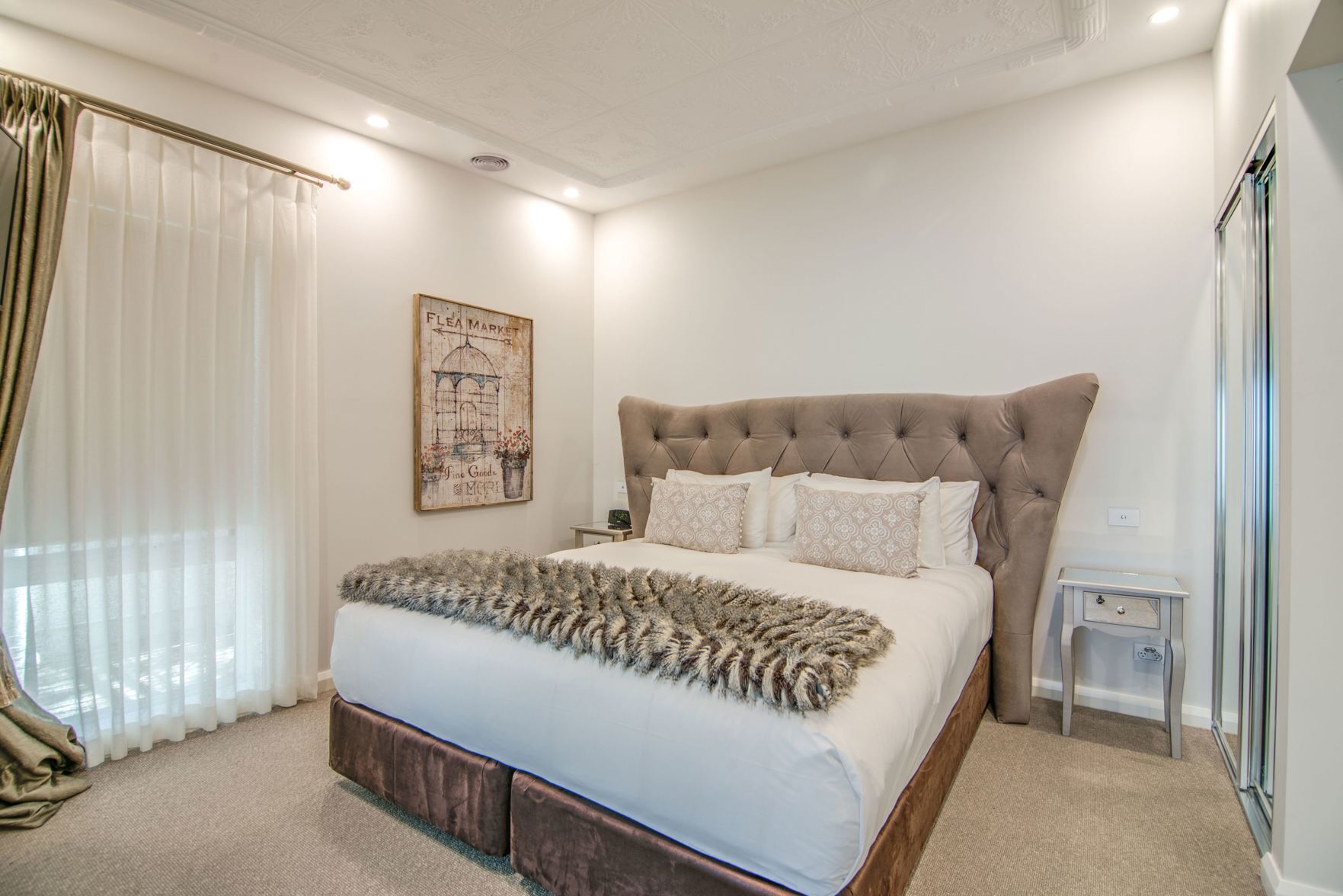 Ropa de cama de alta calidad, colchones con acolchado adicional, minibar