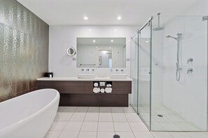 Blanche Residence (Private Courtyard) | Bathroom