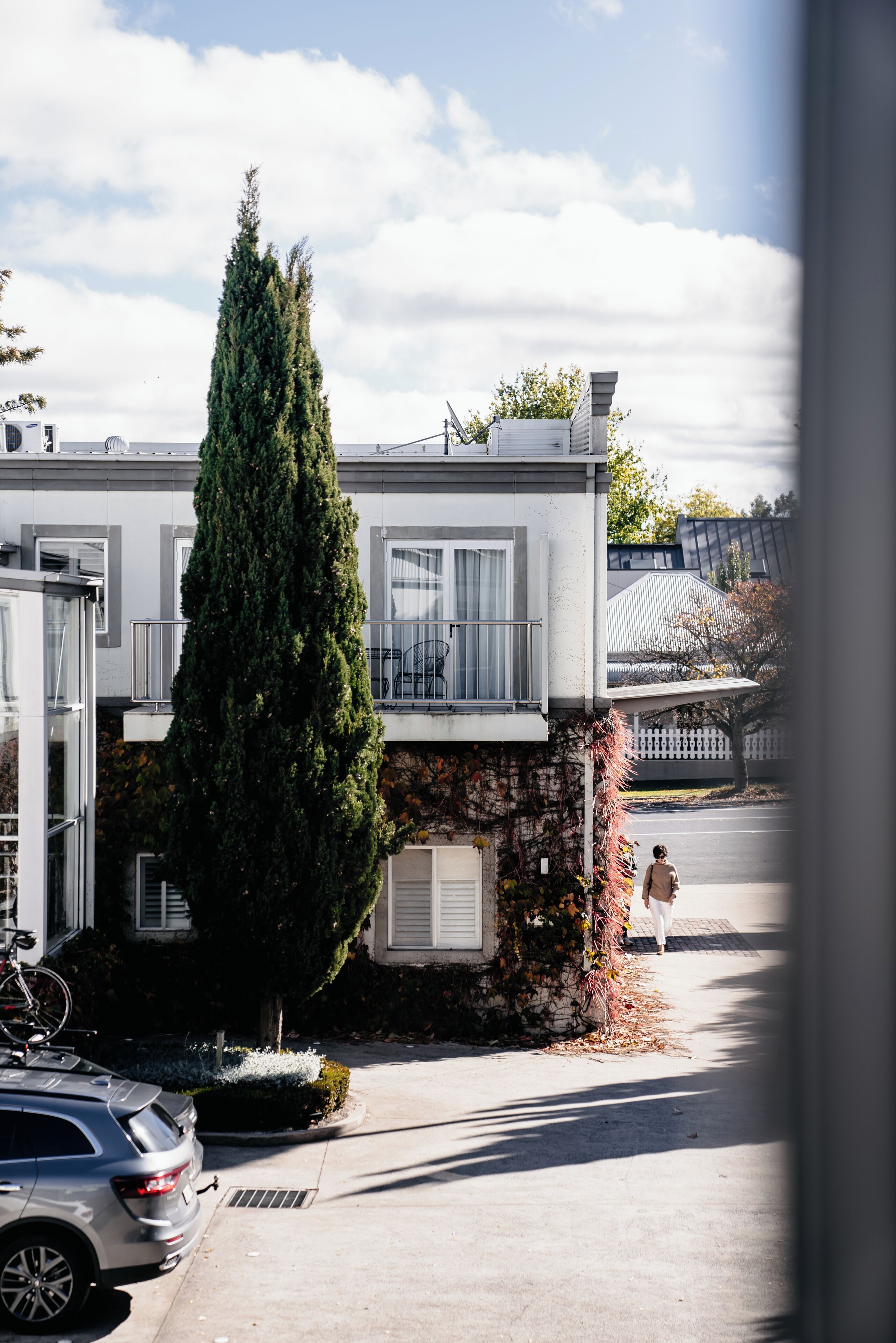 Ylelliset vuodevaatteet, pillowtop-patjalliset sängyt, minibaari