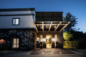 Premium bedding, pillowtop beds, minibar, blackout drapes