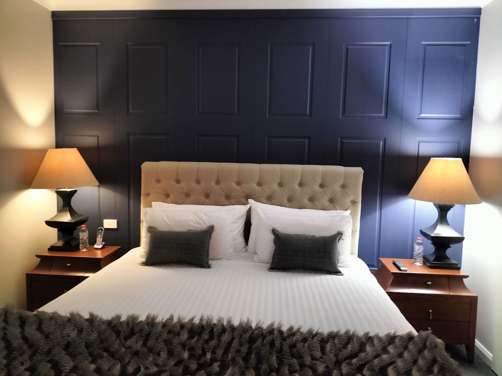 Ropa de cama de alta calidad, colchones con acolchado adicional, minibar