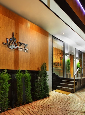 Pintu masuk properti