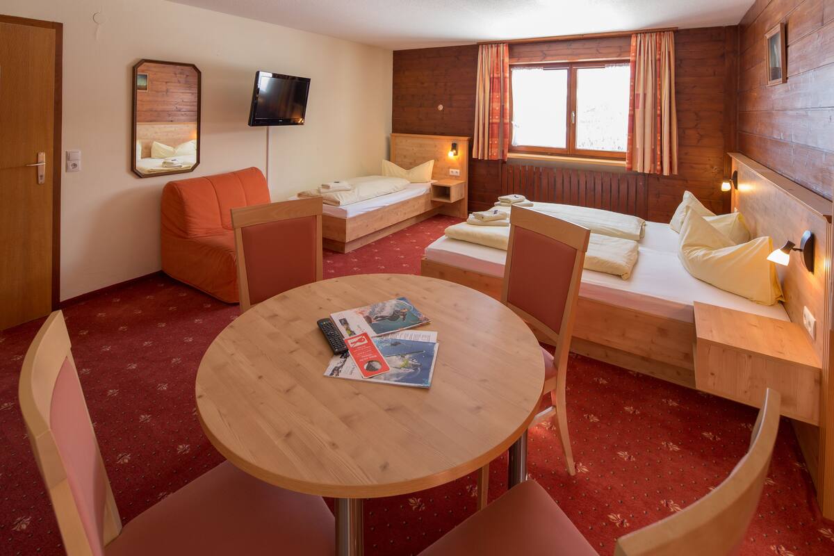 standard triple room | 2 bedrooms, desk, blackout curtains, wifi