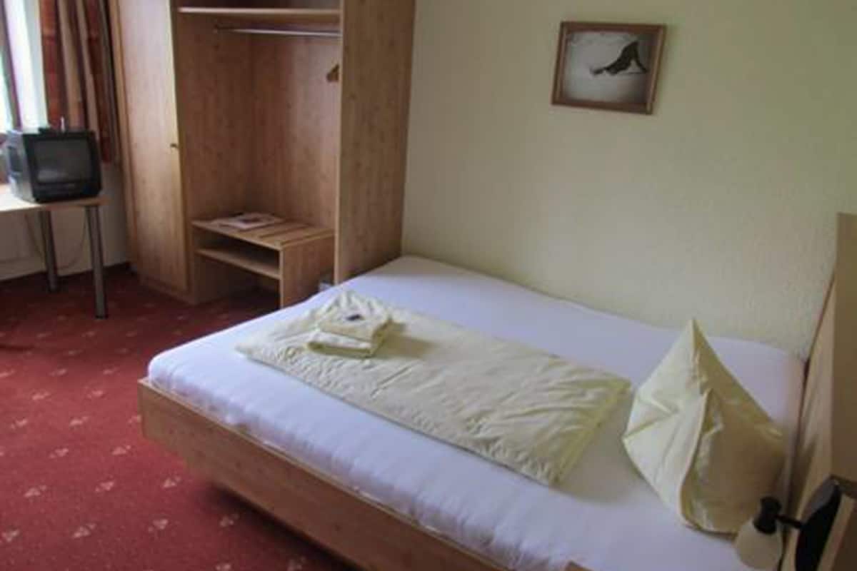 Chambre Simple | Bureau, rideaux occultants, Wi-Fi, draps fournis