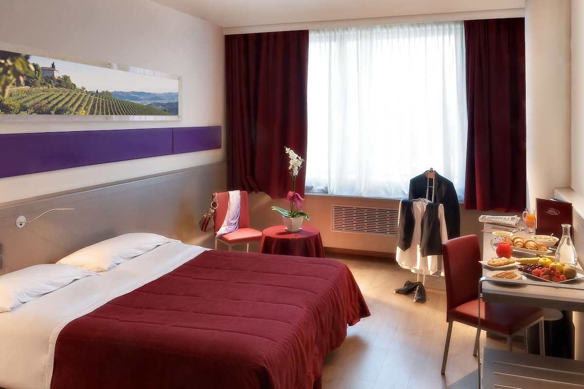 Lit avec matelas Select Comfort, minibar