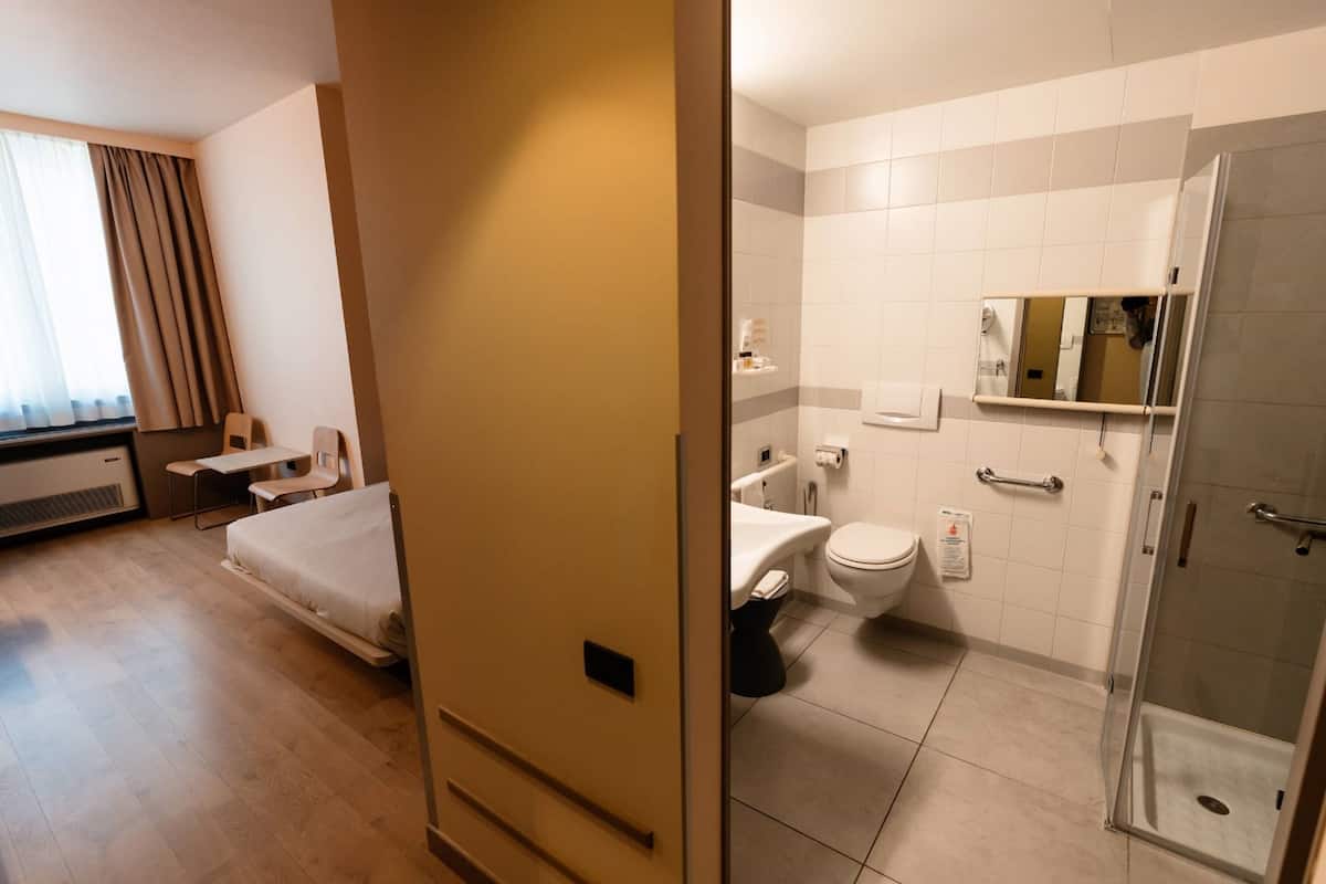 business single room | 1 bedroom, select comfort beds, minibar, in-room safe