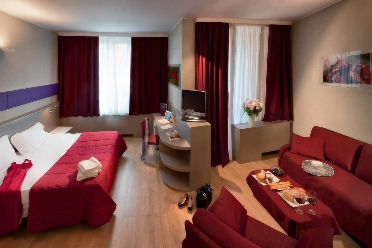 Lit avec matelas Select Comfort, minibar