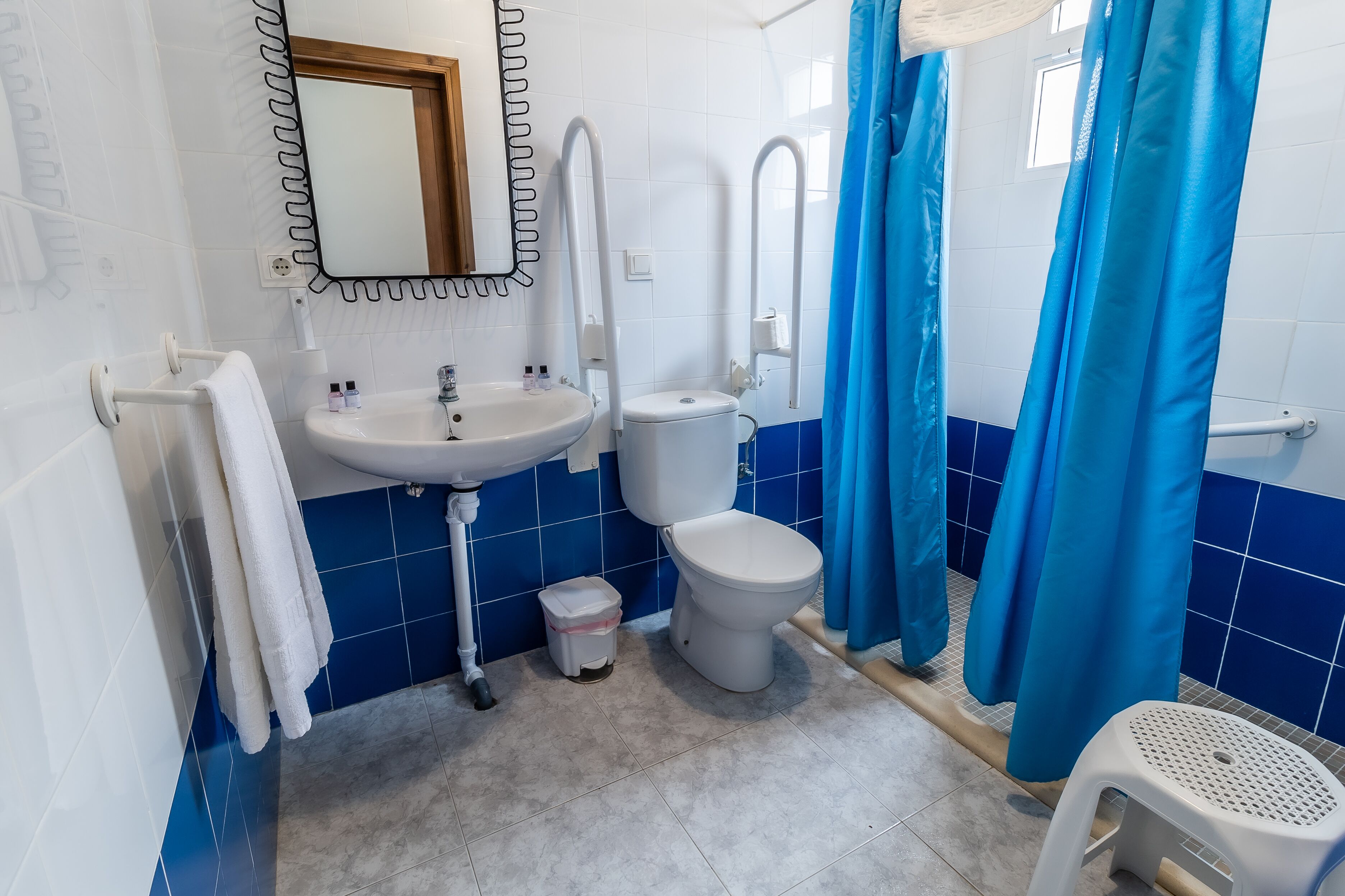 economy twin room, ground floor | bathroom | free toiletries, hair dryer, towels, soap