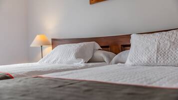 Chambre avec lits jumeaux | Coffres-forts dans les chambres, bureau, lits bébé (gratuits)