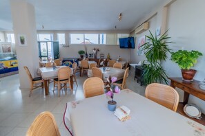 Restaurant - Hotel Las Errizas by Vivere Stays (Alcala del Valle)