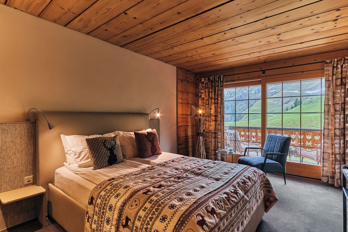 Room, 1 Double or 2 Twin Beds, Balcony, Mountain View | Premium bedding, laptop workspace, soundproofing, cribs (free)