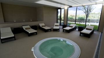 室內 SPA 浴池