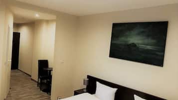 Comfort Double Room with a shower and toilet | Desk, iron/ironing board, cribs/infant beds, free WiFi