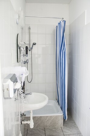 Chambre Double Confort, salle de bains privée | Salle de bain