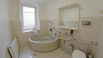 Shower, free toiletries, hair dryer, towels