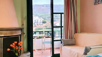 Apartment | 1 bedroom, in-room safe, blackout drapes, iron/ironing board