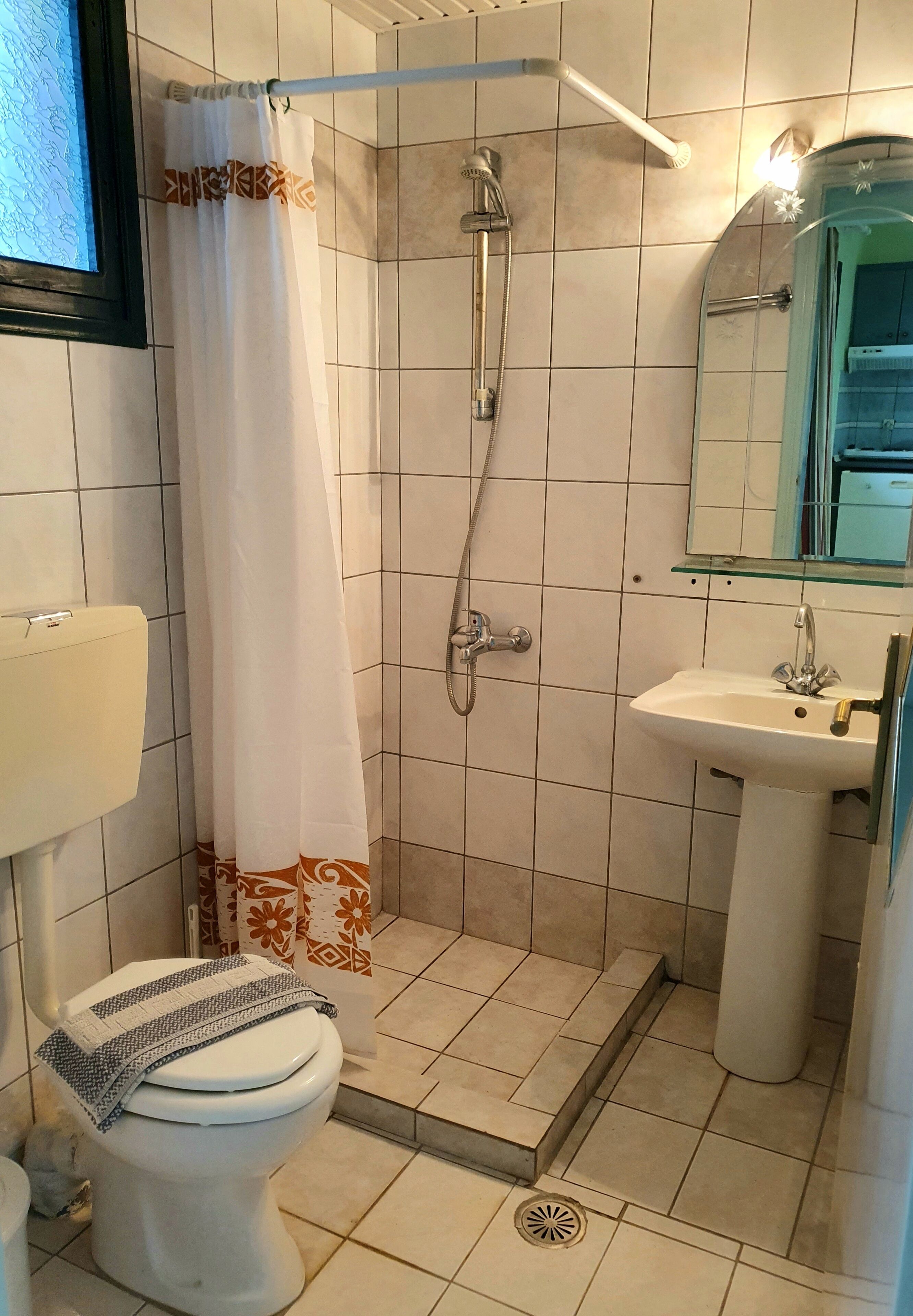 淋浴设施、吹风机、毛巾