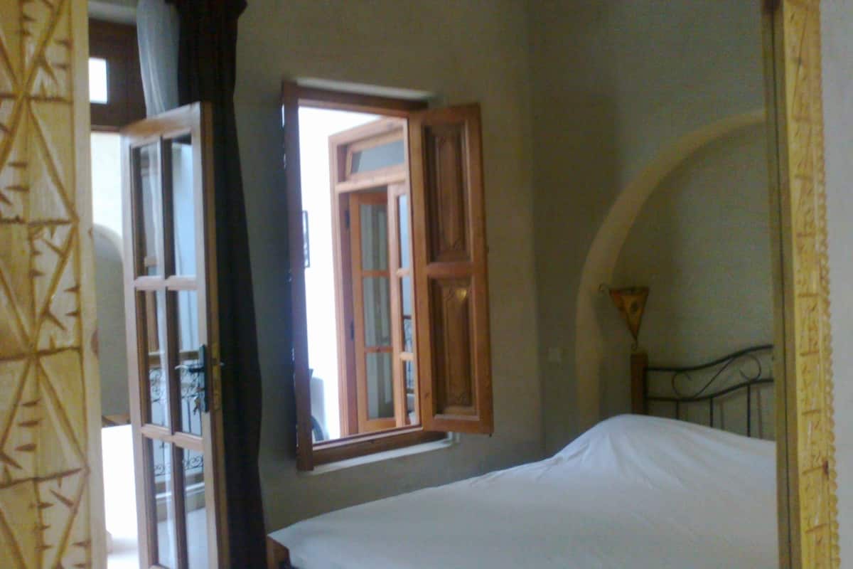 Cots/infant beds, free WiFi, bed sheets