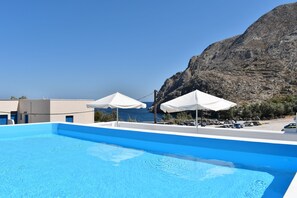 Manicures and pedicures - Zacharakis Studios (Santorini)