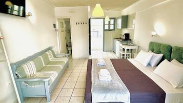 Ropa de cama de alta calidad, escritorio y cortinas blackout