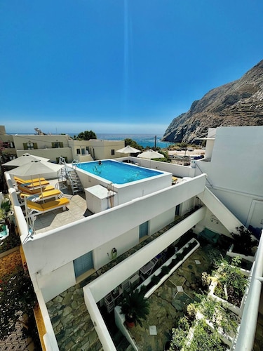 Zacharakis Studios