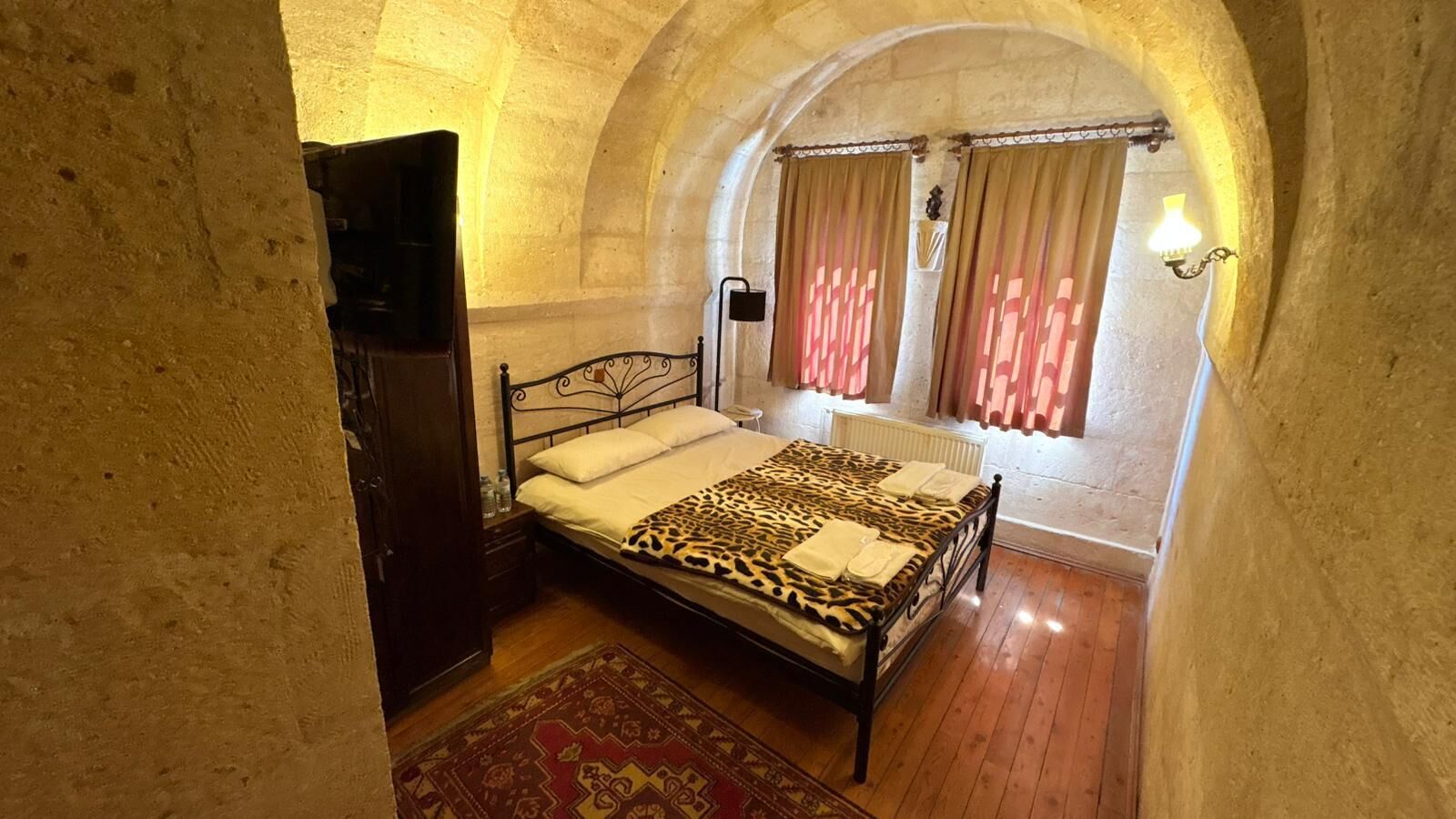 Traditionele kamer | Luxe beddengoed, geluiddichte muren, een strijkplank/strijkijzer
