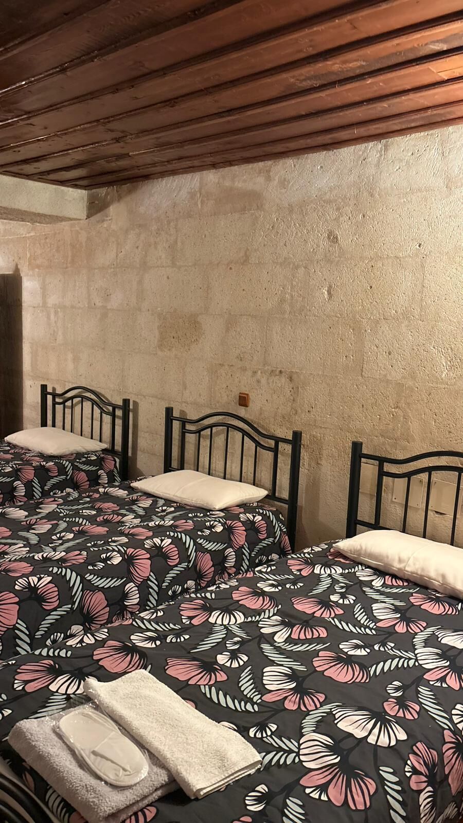 Economic Triple Cave Room | Premium bedding, soundproofing, iron/ironing board, free WiFi