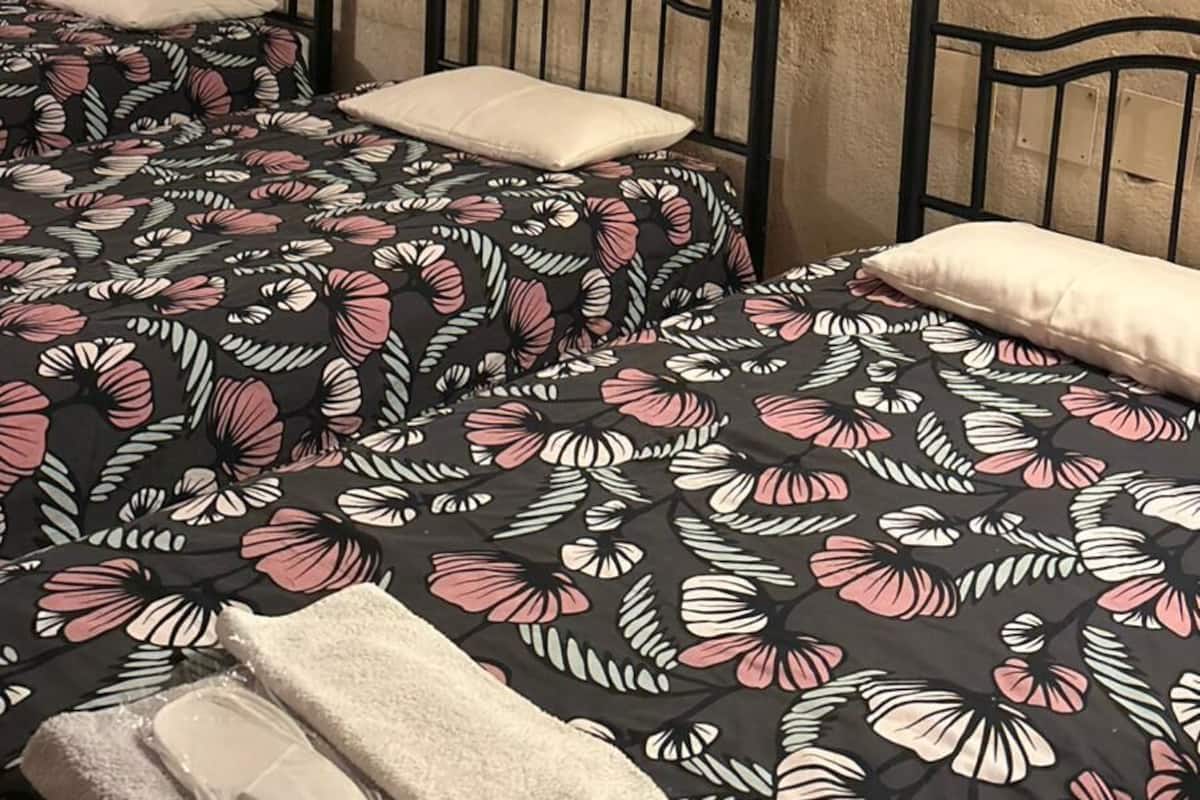Economic Triple Cave Room | Premium bedding, soundproofing, iron/ironing board, free WiFi