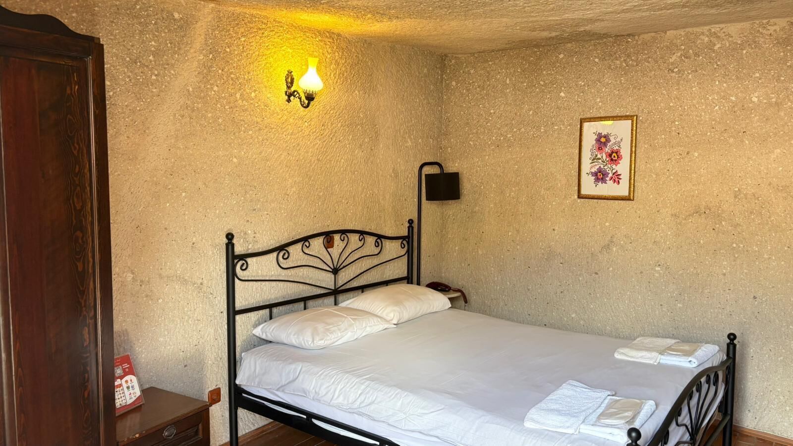 Economy kamer | Luxe beddengoed, geluiddichte muren, een strijkplank/strijkijzer