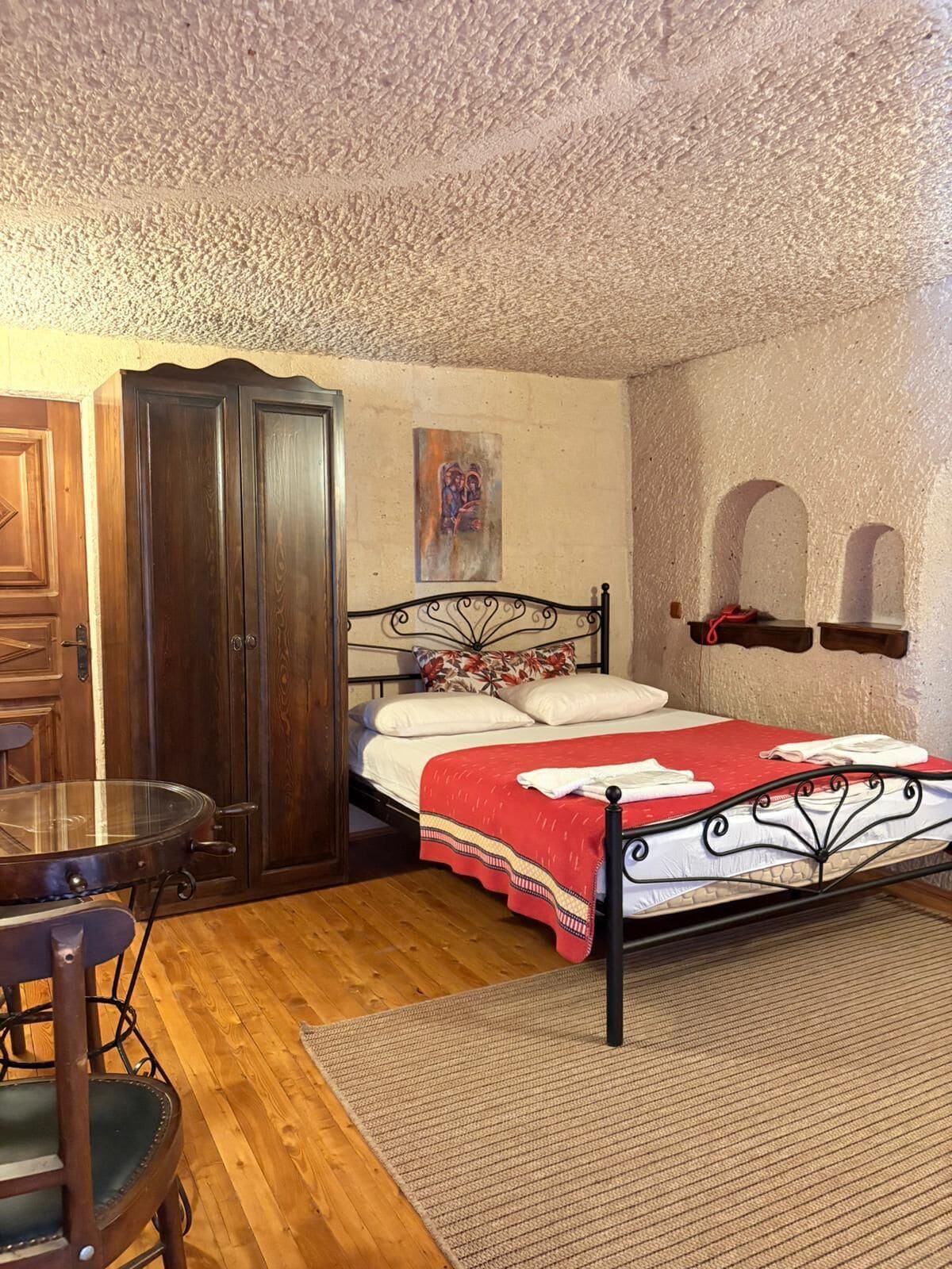 Double Deluxe Cave Room | Premium bedding, soundproofing, iron/ironing board, free WiFi